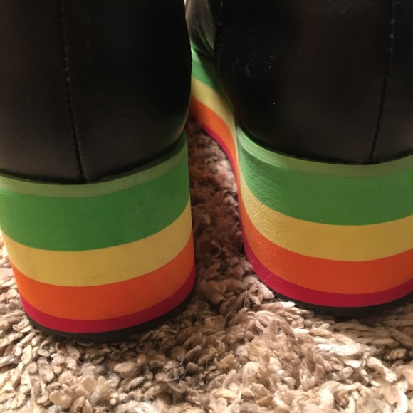 Very Volatile Juke Box - Picture 6 of 10